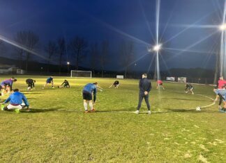 SUB LUMINA REFLECTOARELOR! Ştiinţa Cernăteşti, prima echipă din judeţ care s-a antrenat în nocturnă pe propria arenă