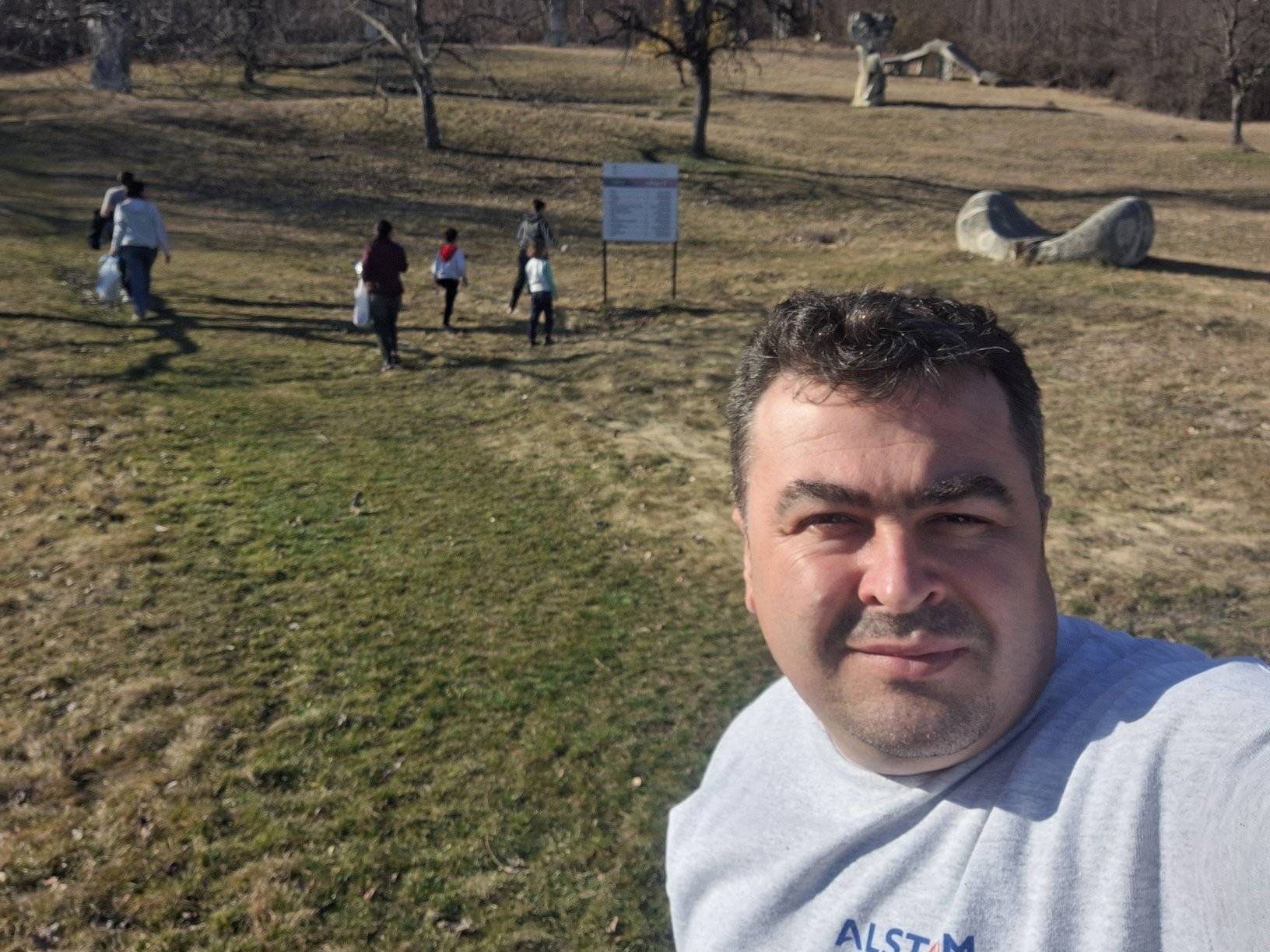 Vali Mocanu vinde patru tricouri de colecție pentru a sprijini un copil rămas fără tată: „E prima dată când fac asta, dar nu pot să stau deoparte”