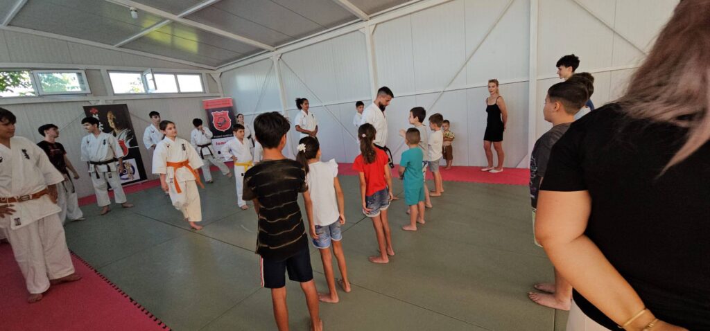 Karate Kuro Sasori deschide un nou centru la Pietroasele: sport, disciplină și integrare prin arte marțiale