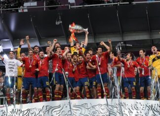 Perfecțiunea poartă roșu. La Roja, protagonista EURO 2012