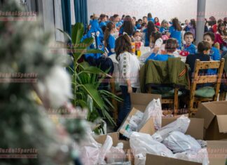 GALERIE FOTO | Moș Crăciun a poposit la clubul de handbal HC Junior BB din Buzău pentru a aduce bucurie și zâmbete copiilor pasionați de sport!